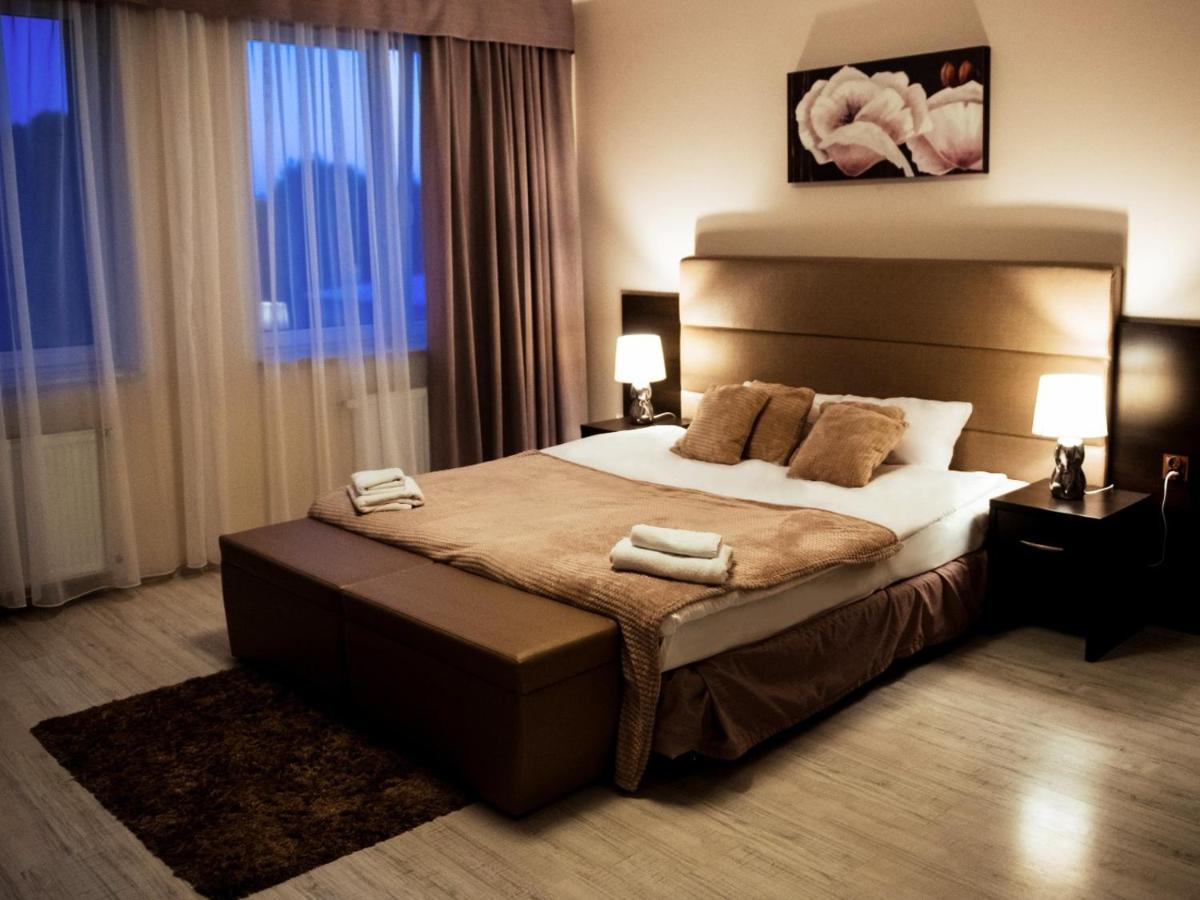 Hotel Feniks غنيزنو المظهر الخارجي الصورة
