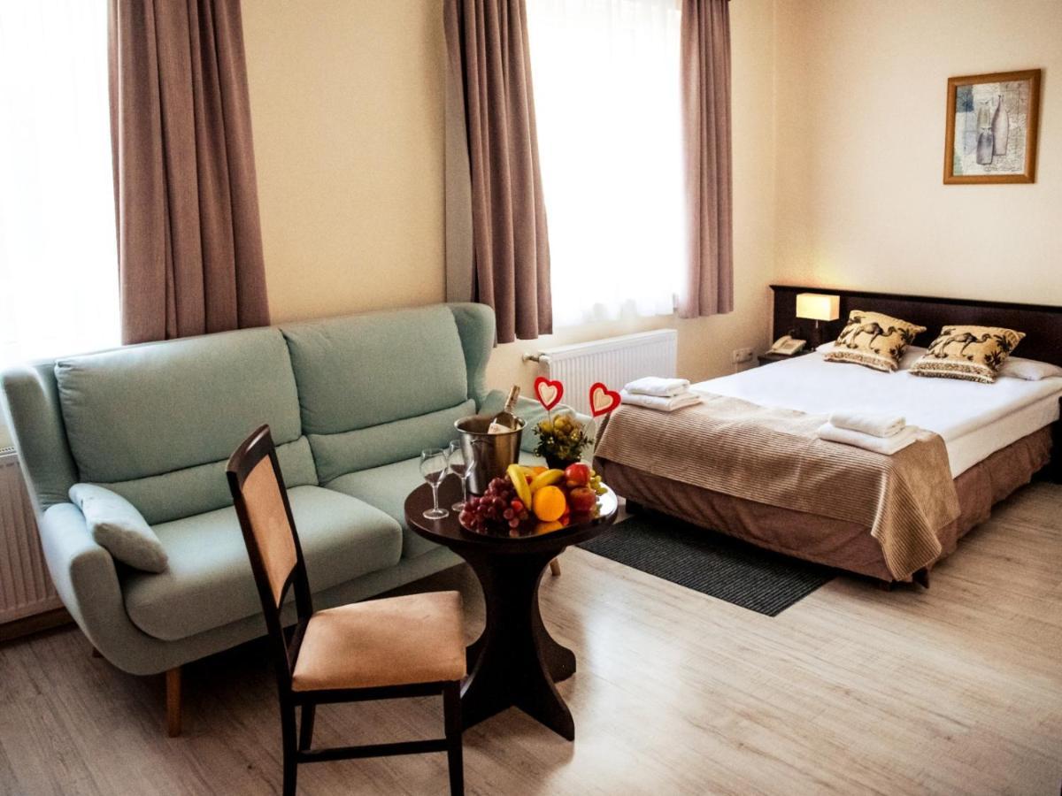 Hotel Feniks غنيزنو المظهر الخارجي الصورة