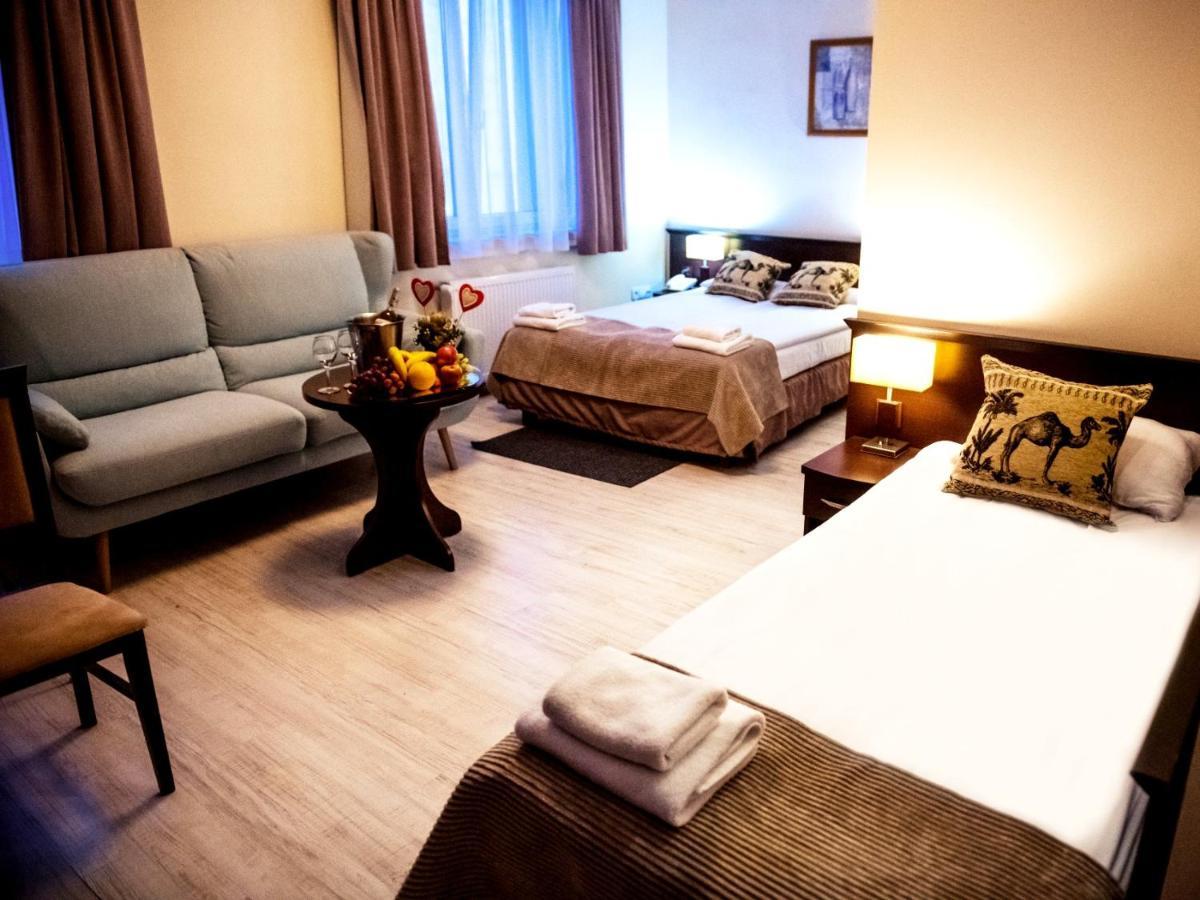 Hotel Feniks غنيزنو المظهر الخارجي الصورة
