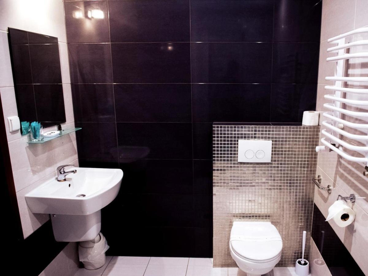 Hotel Feniks غنيزنو المظهر الخارجي الصورة