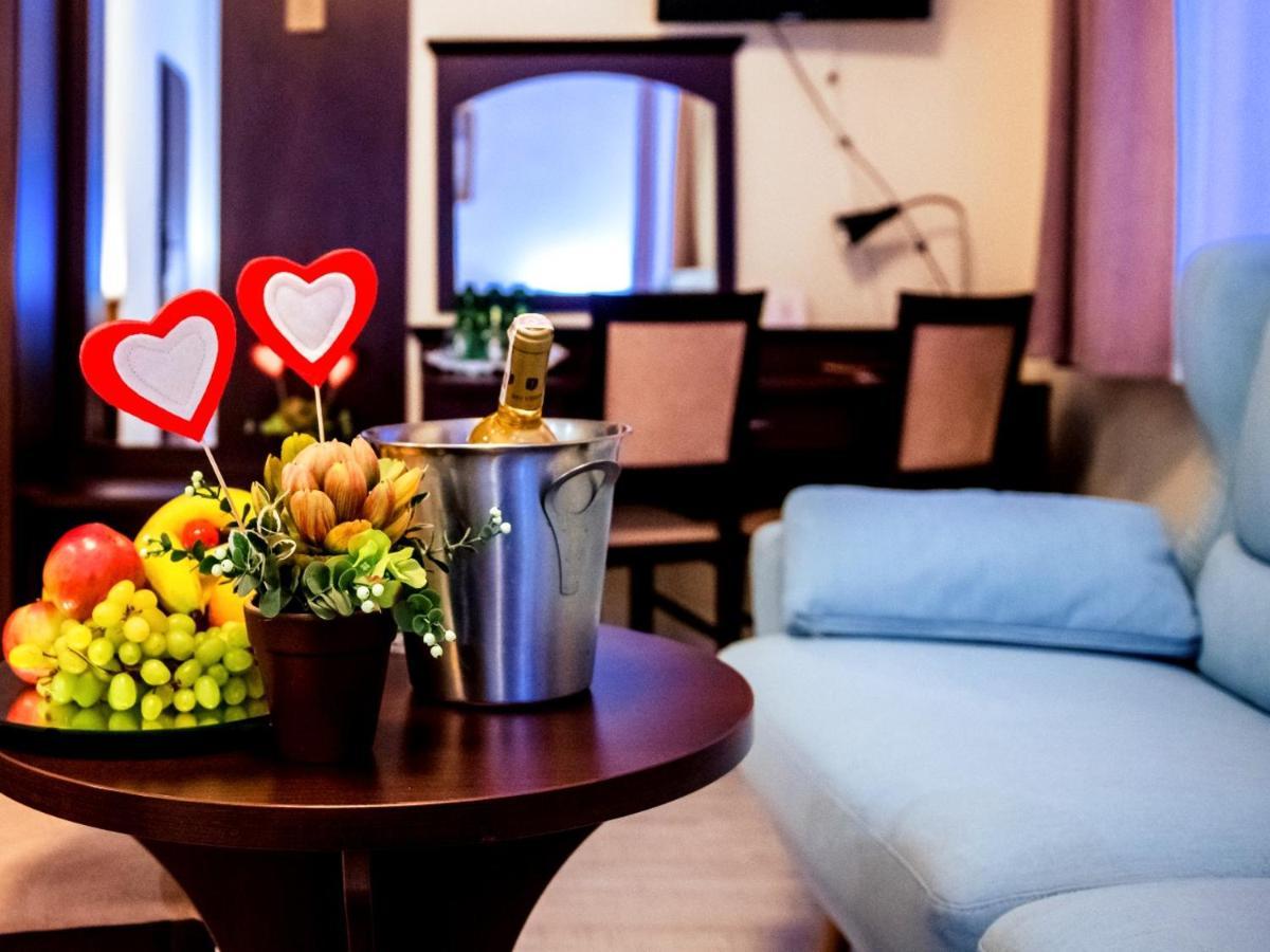 Hotel Feniks غنيزنو المظهر الخارجي الصورة