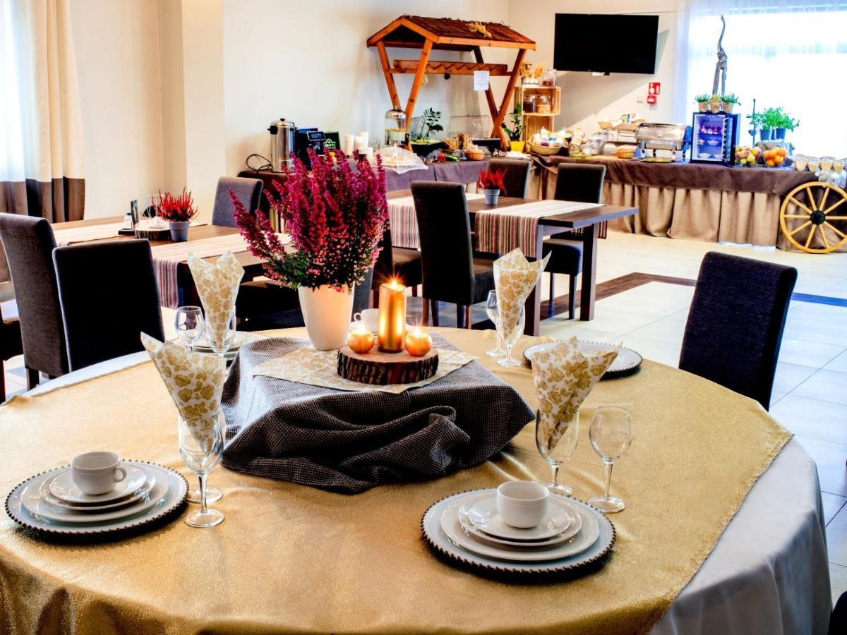 Hotel Feniks غنيزنو المظهر الخارجي الصورة