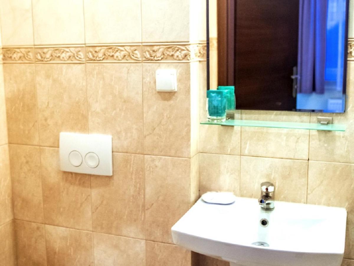 Hotel Feniks غنيزنو المظهر الخارجي الصورة