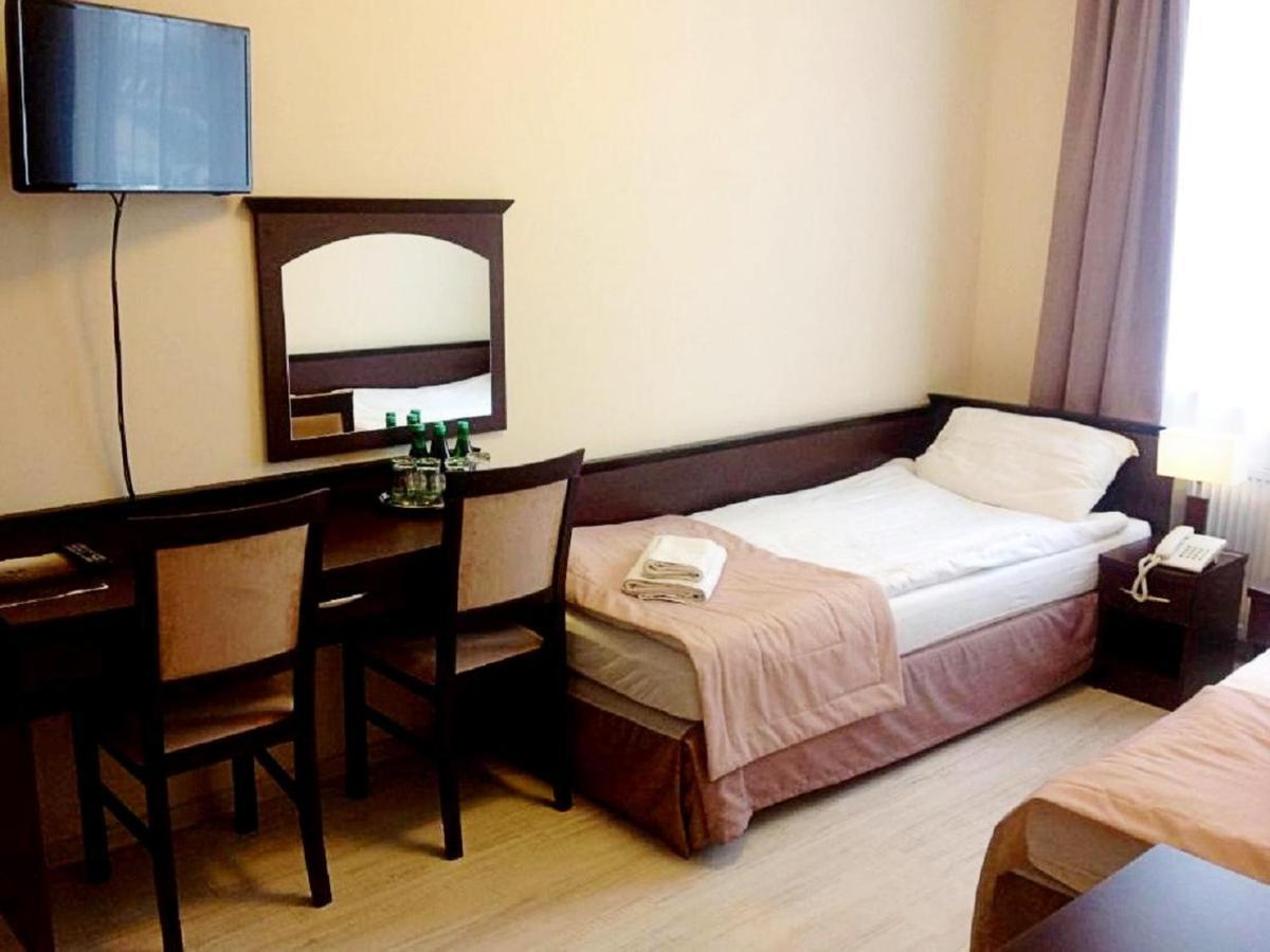 Hotel Feniks غنيزنو المظهر الخارجي الصورة