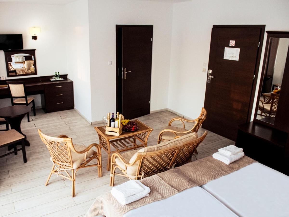 Hotel Feniks غنيزنو المظهر الخارجي الصورة
