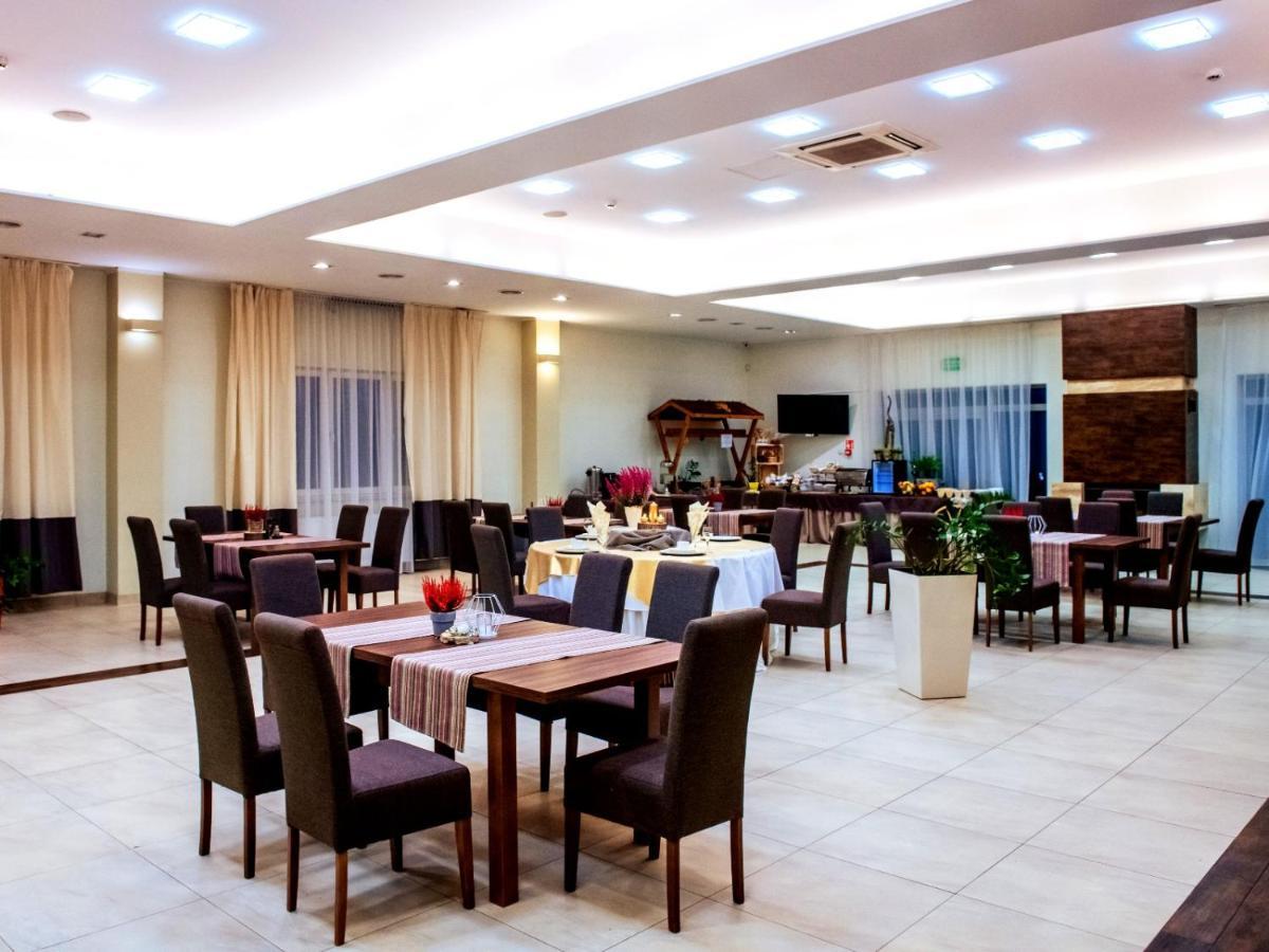 Hotel Feniks غنيزنو المظهر الخارجي الصورة