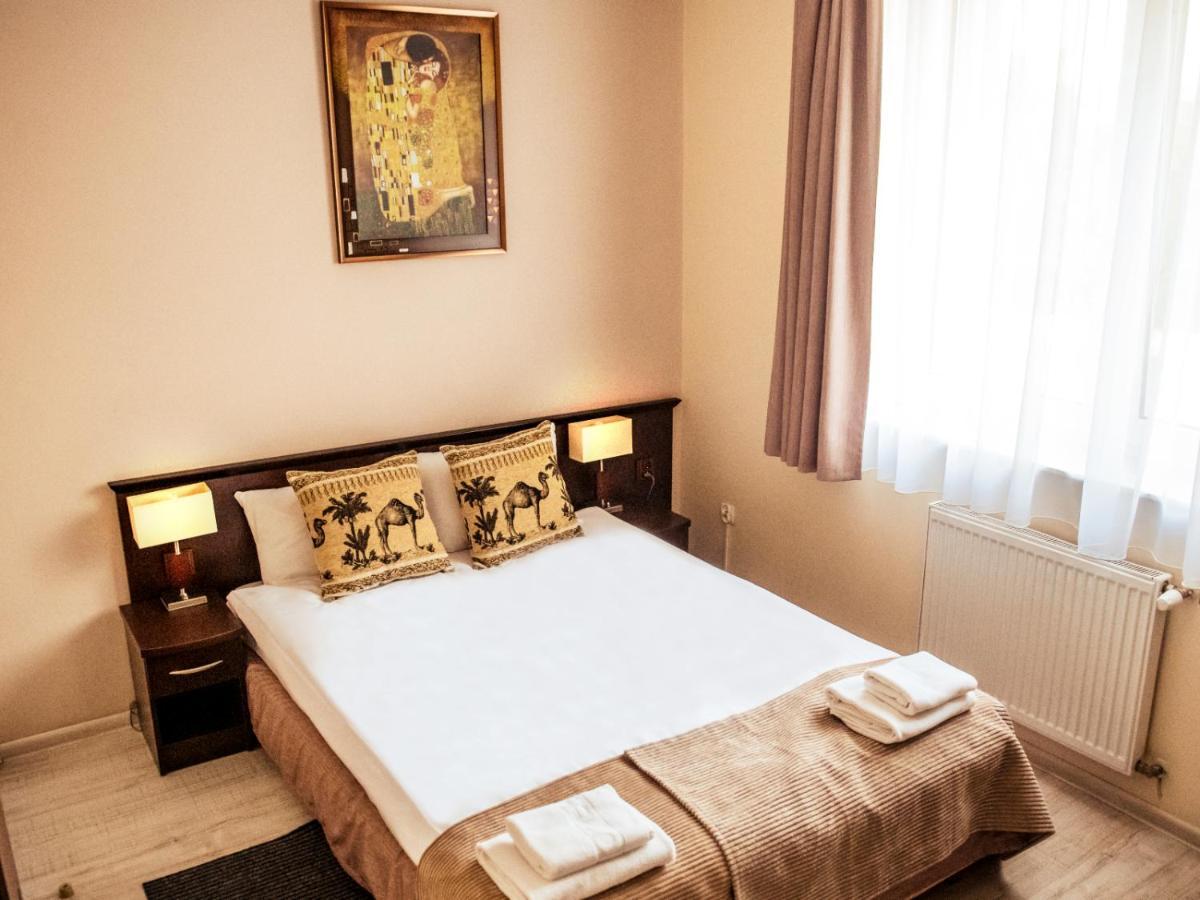 Hotel Feniks غنيزنو المظهر الخارجي الصورة