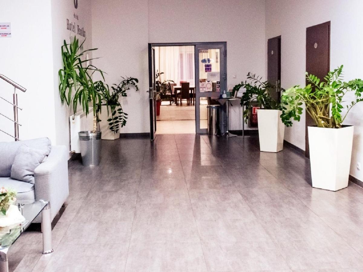 Hotel Feniks غنيزنو المظهر الخارجي الصورة
