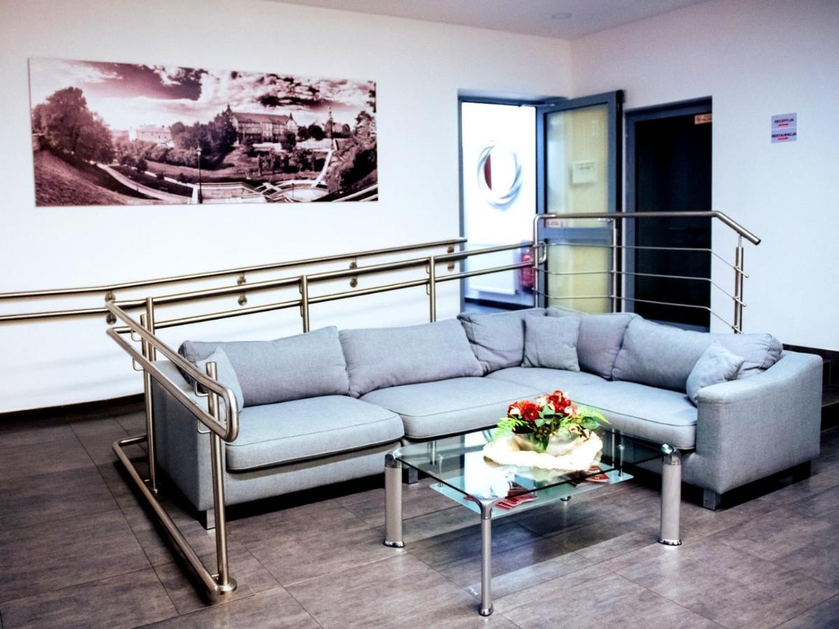 Hotel Feniks غنيزنو المظهر الخارجي الصورة