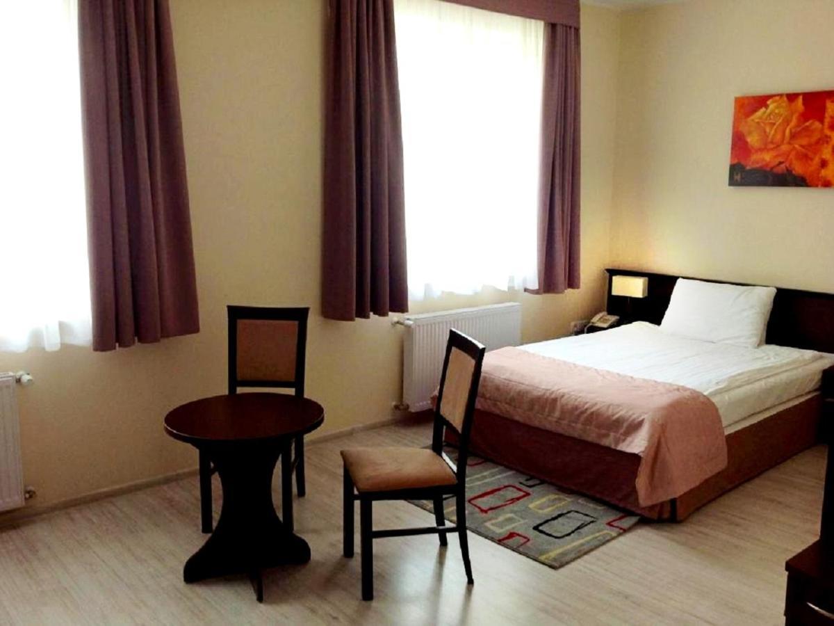 Hotel Feniks غنيزنو المظهر الخارجي الصورة