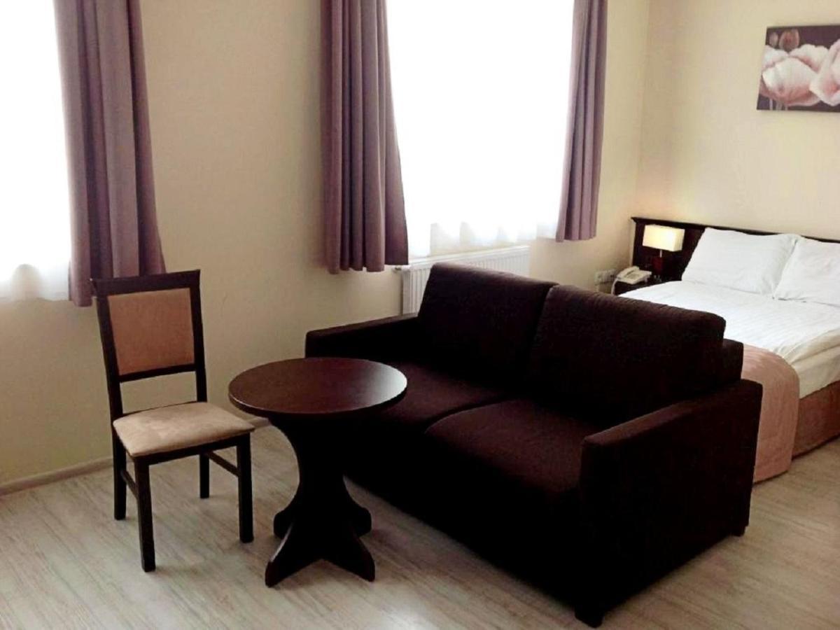 Hotel Feniks غنيزنو المظهر الخارجي الصورة