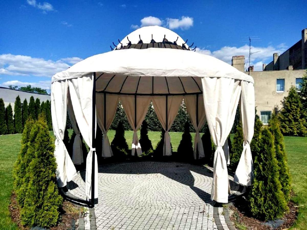 Hotel Feniks غنيزنو المظهر الخارجي الصورة
