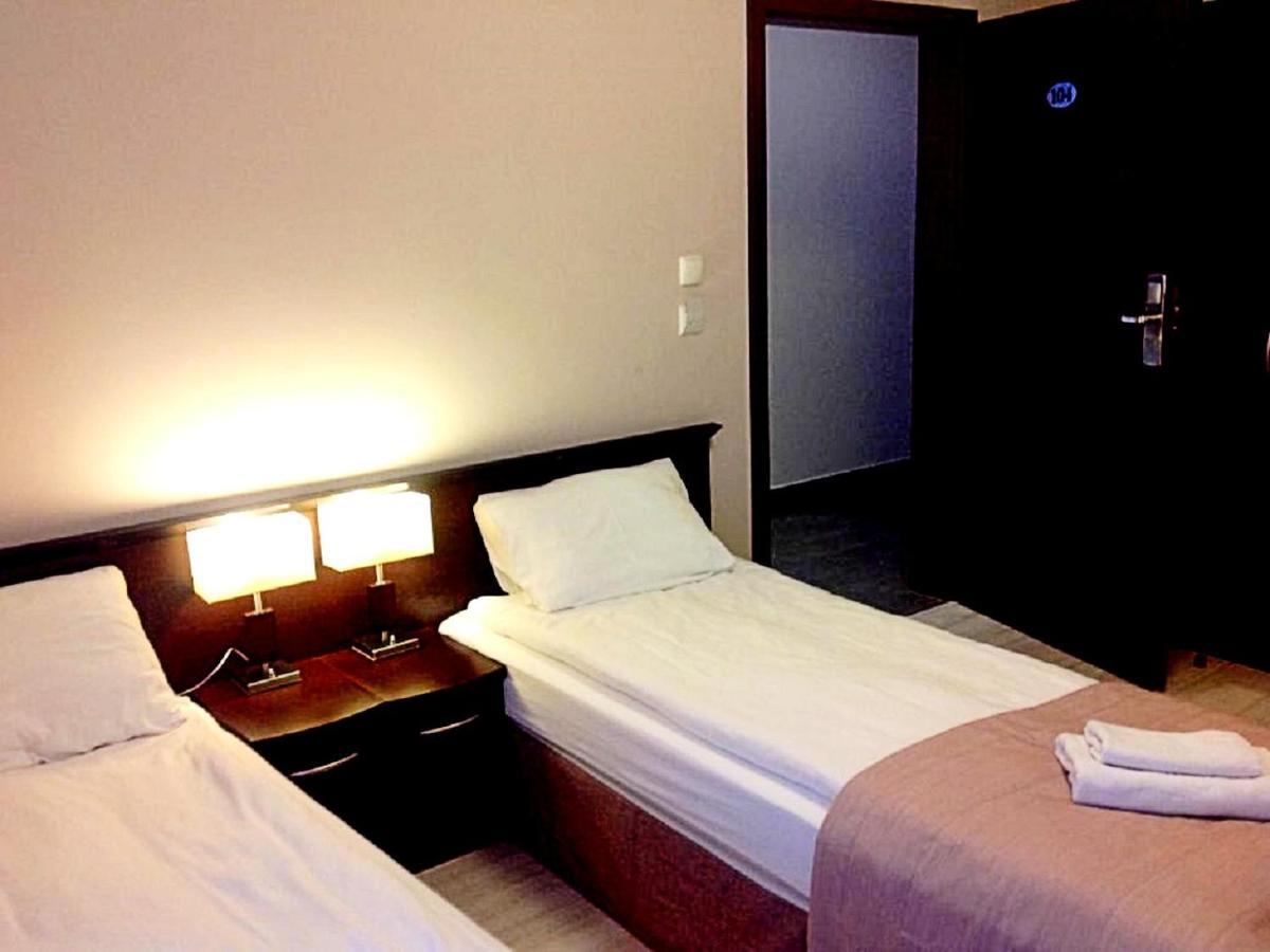 Hotel Feniks غنيزنو المظهر الخارجي الصورة