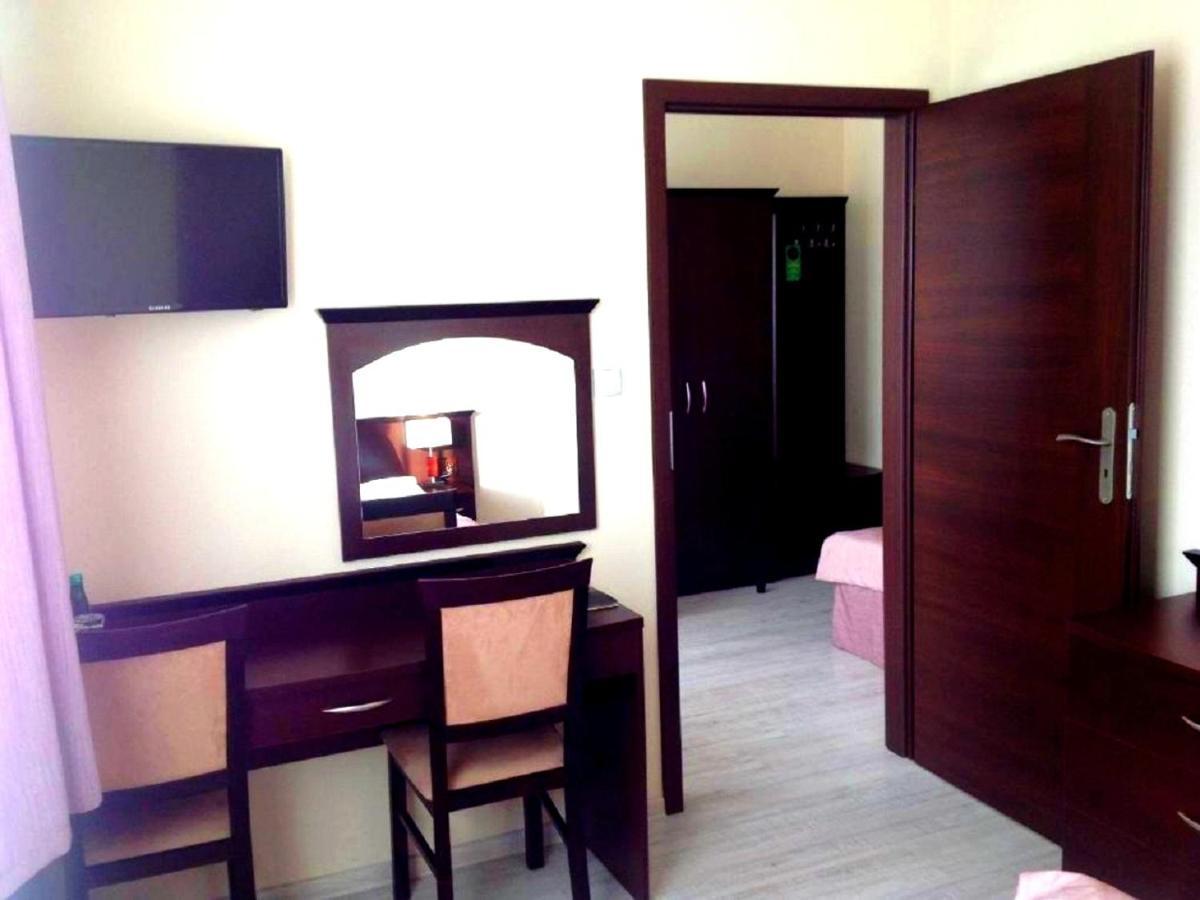 Hotel Feniks غنيزنو المظهر الخارجي الصورة