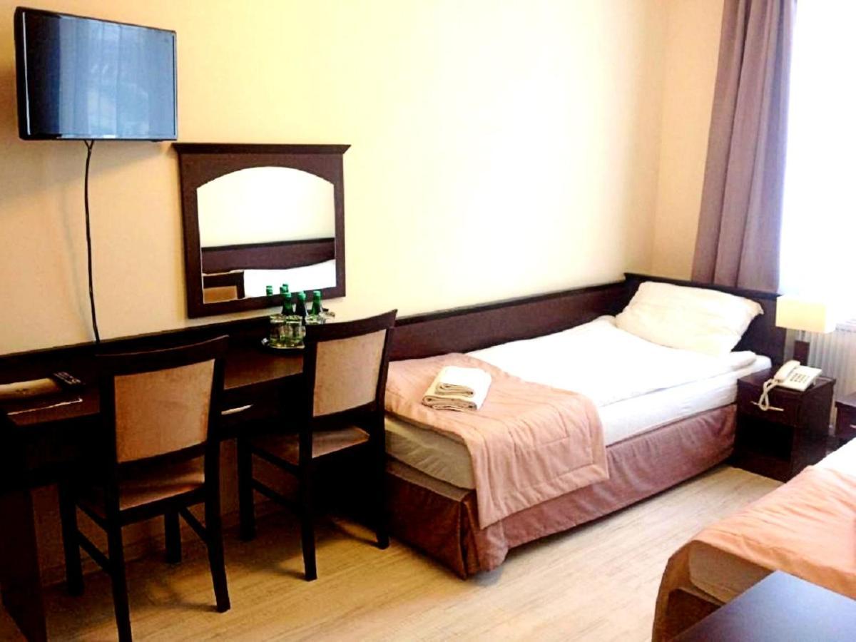 Hotel Feniks غنيزنو المظهر الخارجي الصورة
