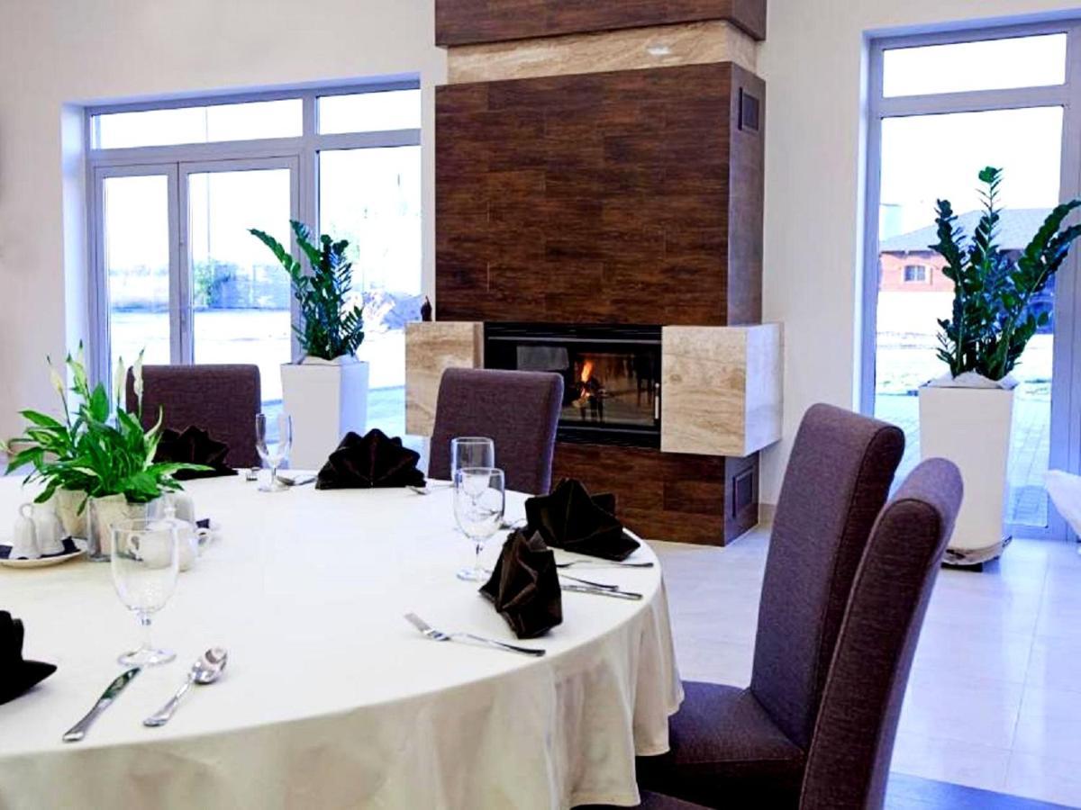 Hotel Feniks غنيزنو المظهر الخارجي الصورة