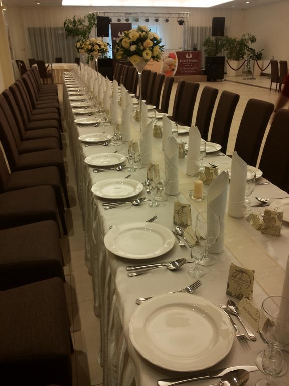 Hotel Feniks غنيزنو المظهر الخارجي الصورة